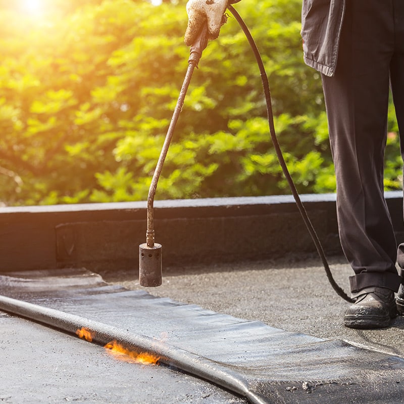Toit plat en membranes élastomères.